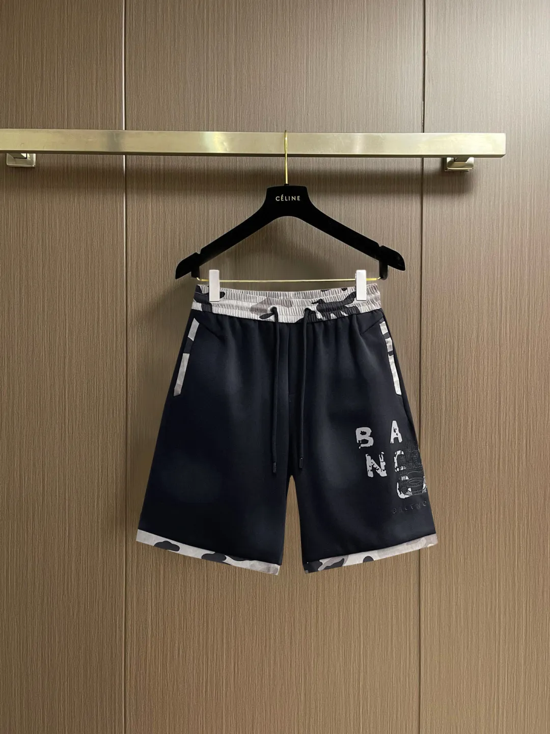 Balenciaga's three-standard complete 2026 summer New Arrival men's casual shorts, advanced custom-made Breathable fabric, Breathable fabric, extremely stretchy and comfortable, impeccable details, top-grade accessories, original logo design concept, delicate and soft feel! The upper body fit is awesome! Size: M-XXXL Please state your height and weight when ordering